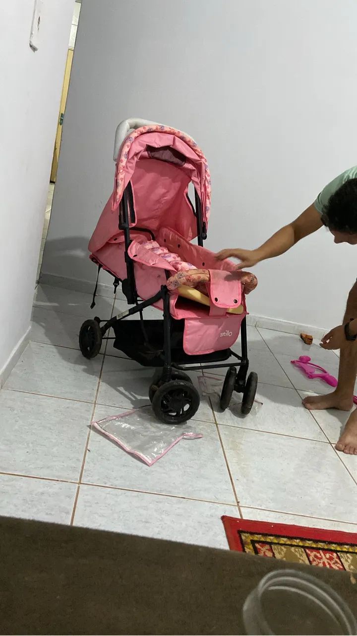 Vende-se carrinho de bebê usado porém em bom estado  - Foto 2