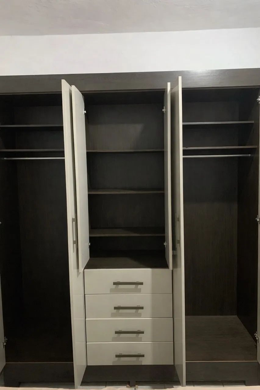 Guarda Roupa Seminovo 6 portas  - Foto 2