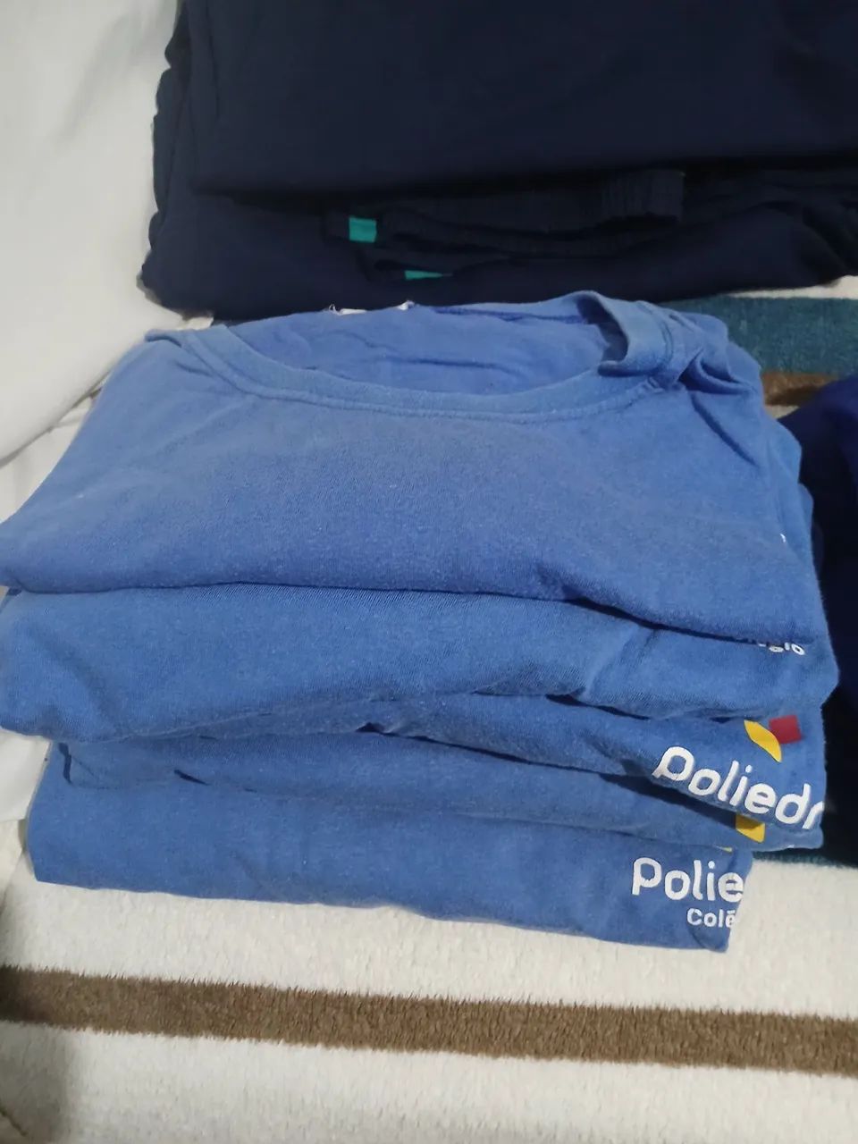 Camisetas e bermudas Poliedro  - Foto 2