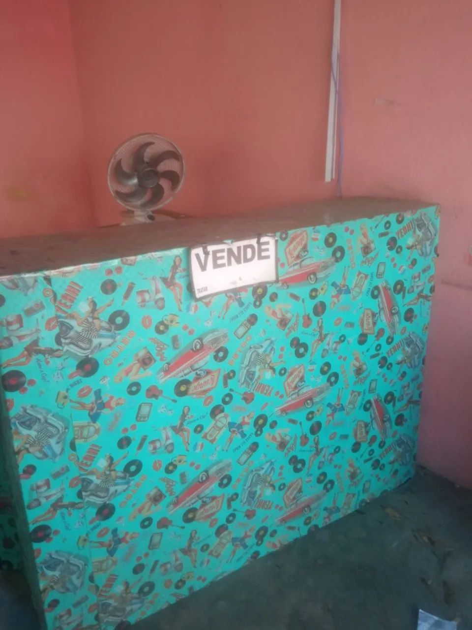 VENDE-SE BALCAO DE MADEIRA PARA LOJAS