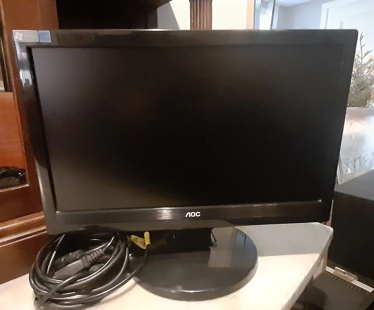 OAC 1619Swa - monitor 15 polegadas com áudio....conector analógico RGB.