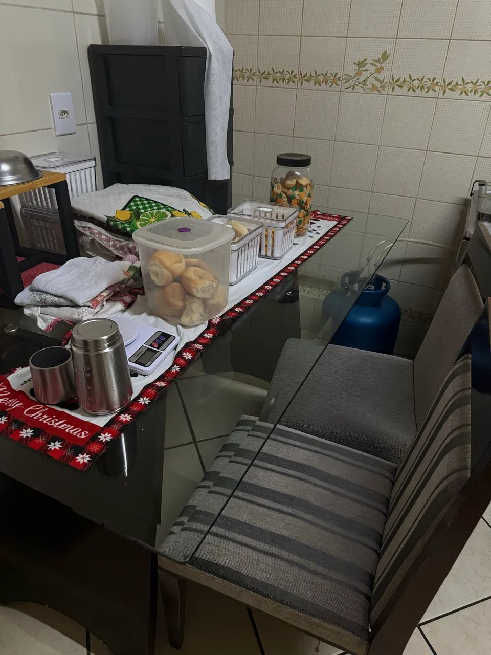 Mesa com 6 cadeiras - Foto 2