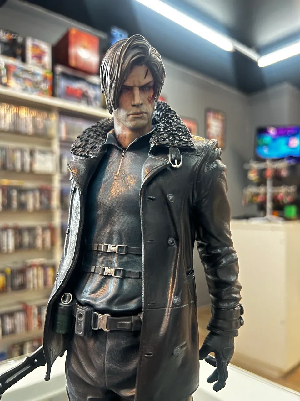 Estátua Leon S. Kennedy Resident Evil - Colecionável - Foto 3