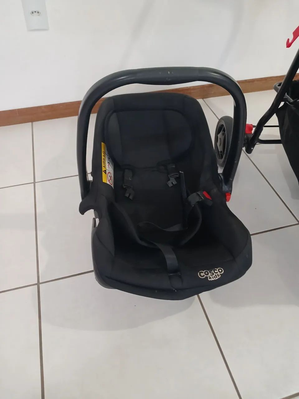 Vendo carrinho e bebê conforto - Foto 4