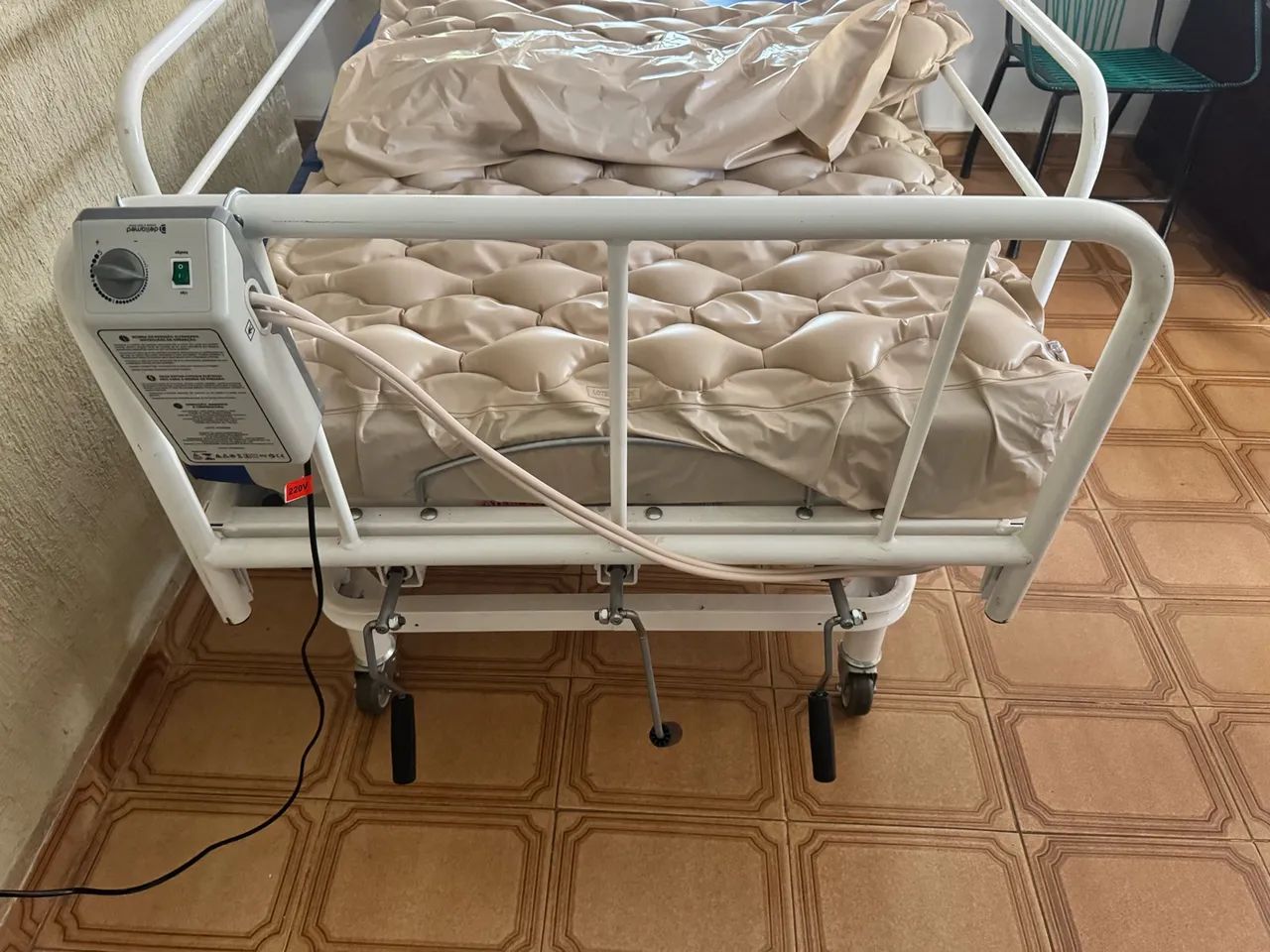 Cama Hospitalar com movimentos Eletricos - Foto 4