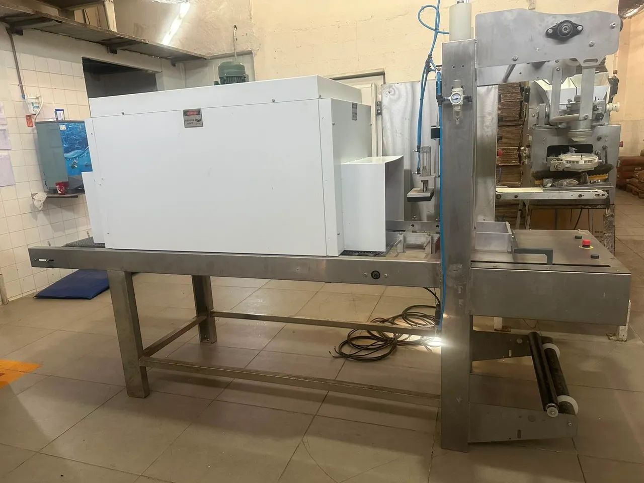 TERMOENCOLHEDORA PARA PACOTES  SEMI AUTOMÁTICA ATE 30O PACOTES HORA INOX.<br><br>COMPACTA INOX - Foto 4
