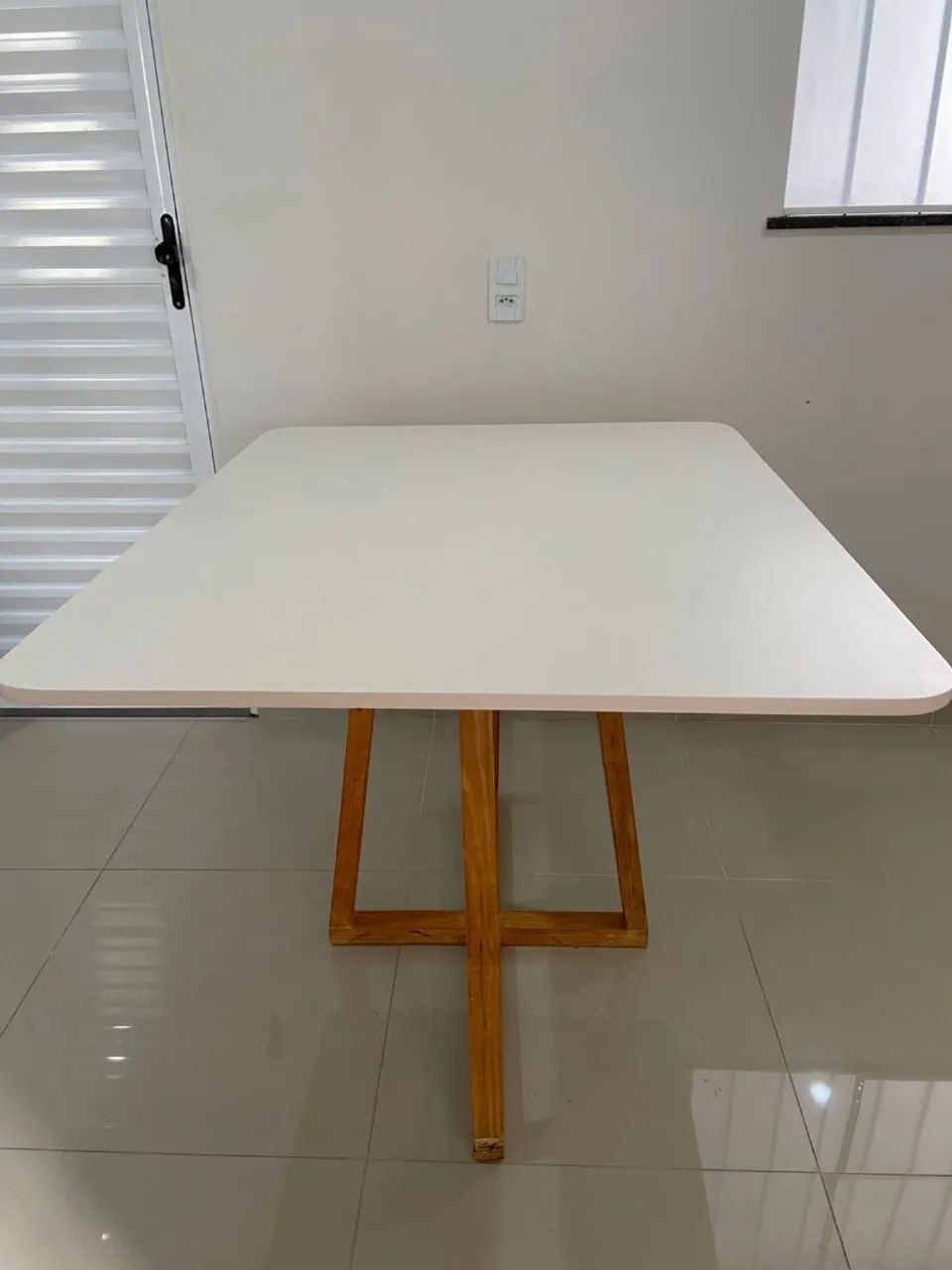 Mesas de jantar à pronta entrega