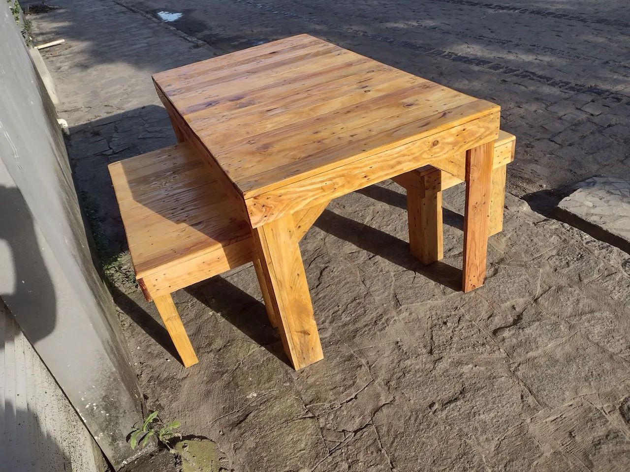 Mesa de palete+ bancos  - Foto 3