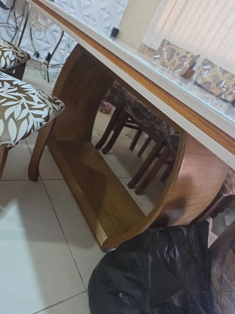Mesa jantar 6 cadeiras madeira maciça com vidro Grosso de primeira  - Foto 3