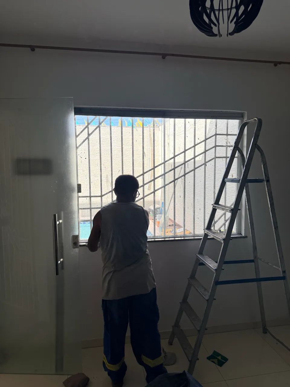 Janelão de Vidro com grade - Foto 2