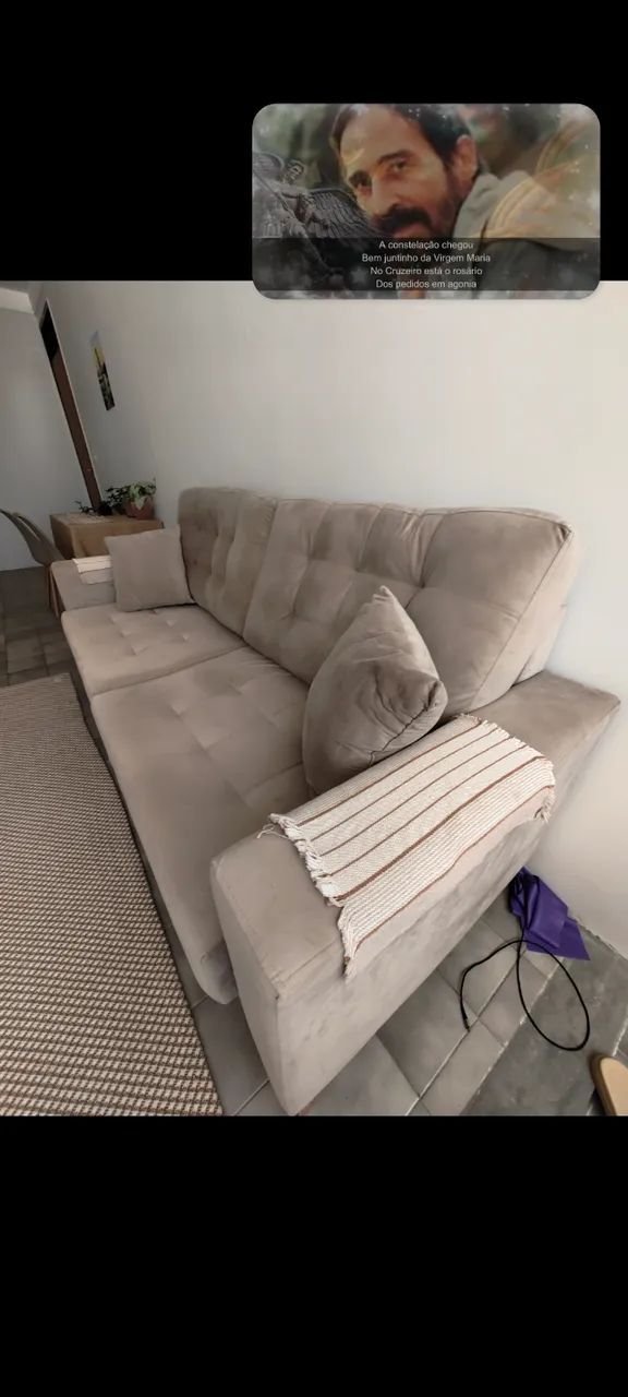 Sofá Bege tecido veludo semi-novo 
