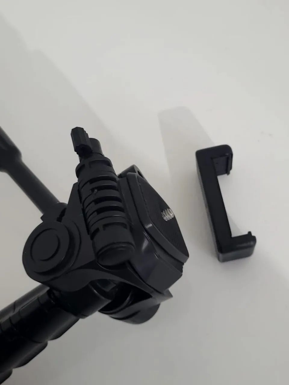 Tripé profissional para câmera e celular - Foto 4