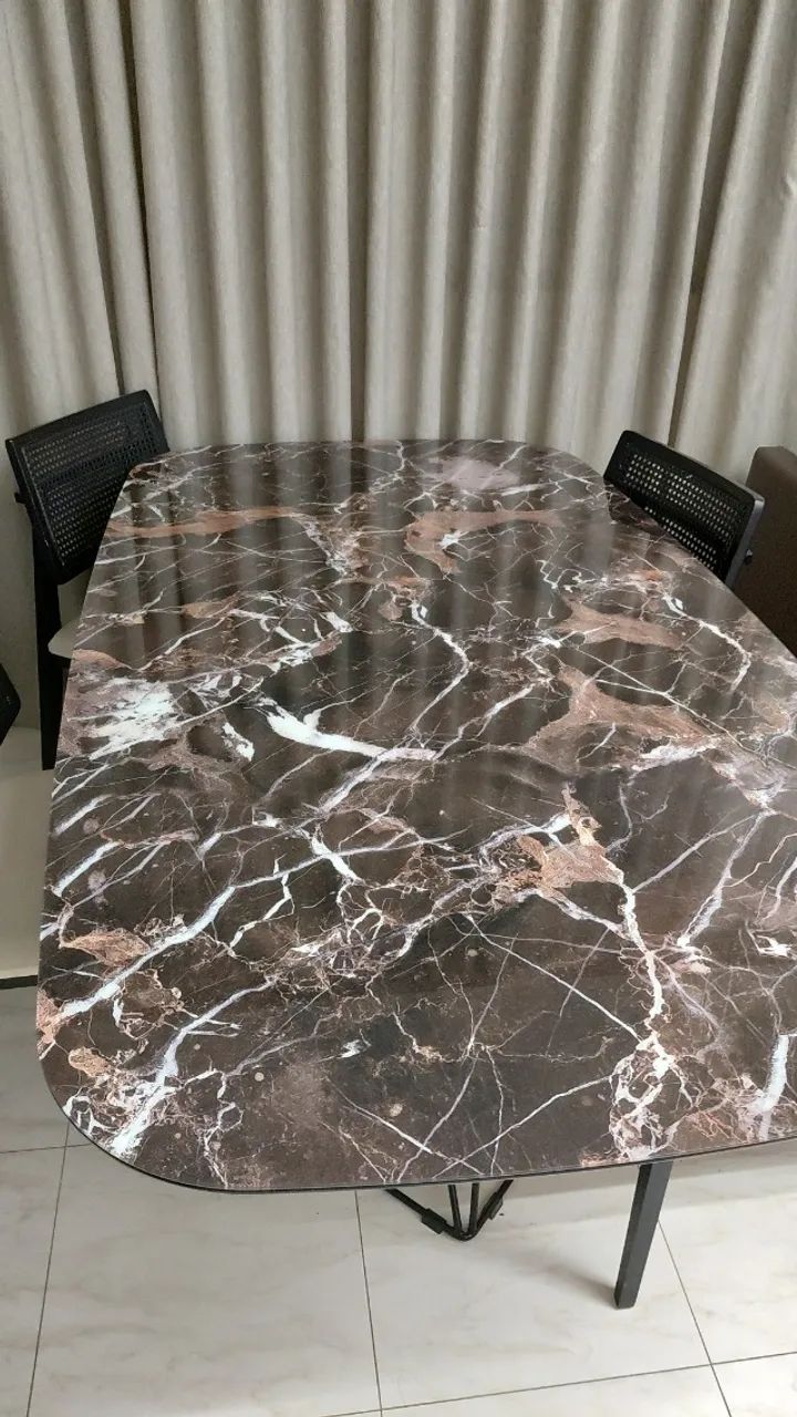 Mesa com 6 cadeiras em vidro 