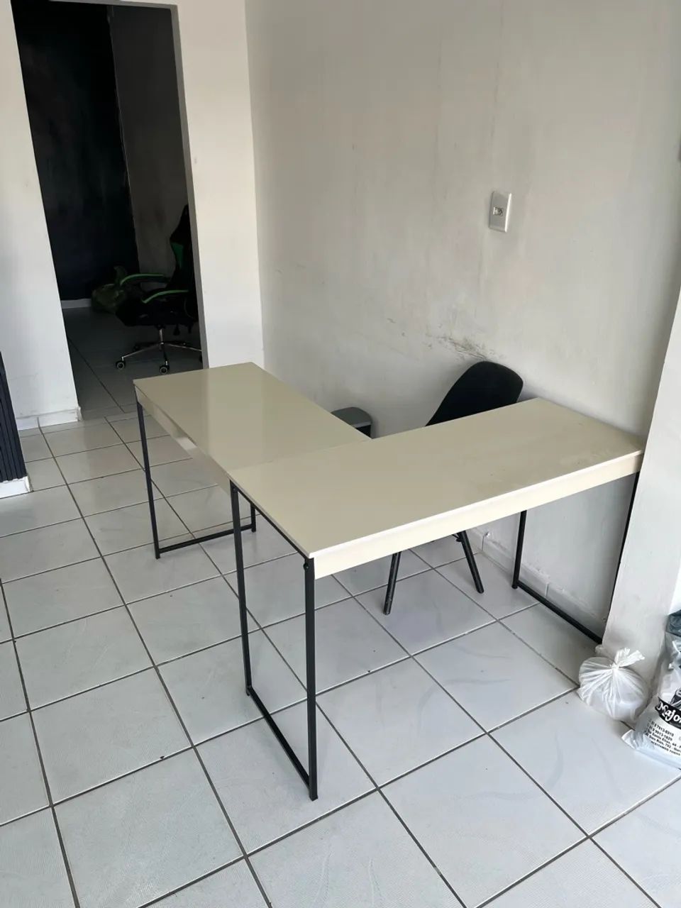 Mesa escrivaninha em L