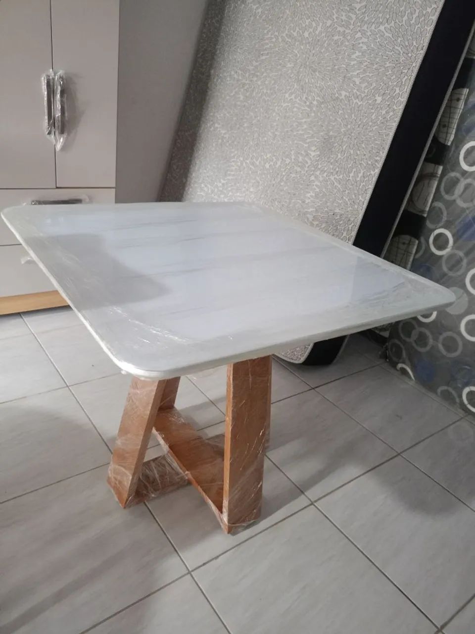 Mesa e cadeiras de madeira  - Foto 5