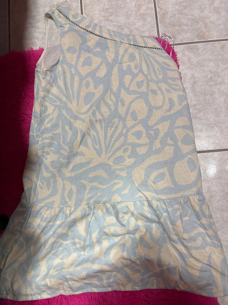 VENDO vestido curto da marca Malwee com decote de um ombro só!! - Foto 3
