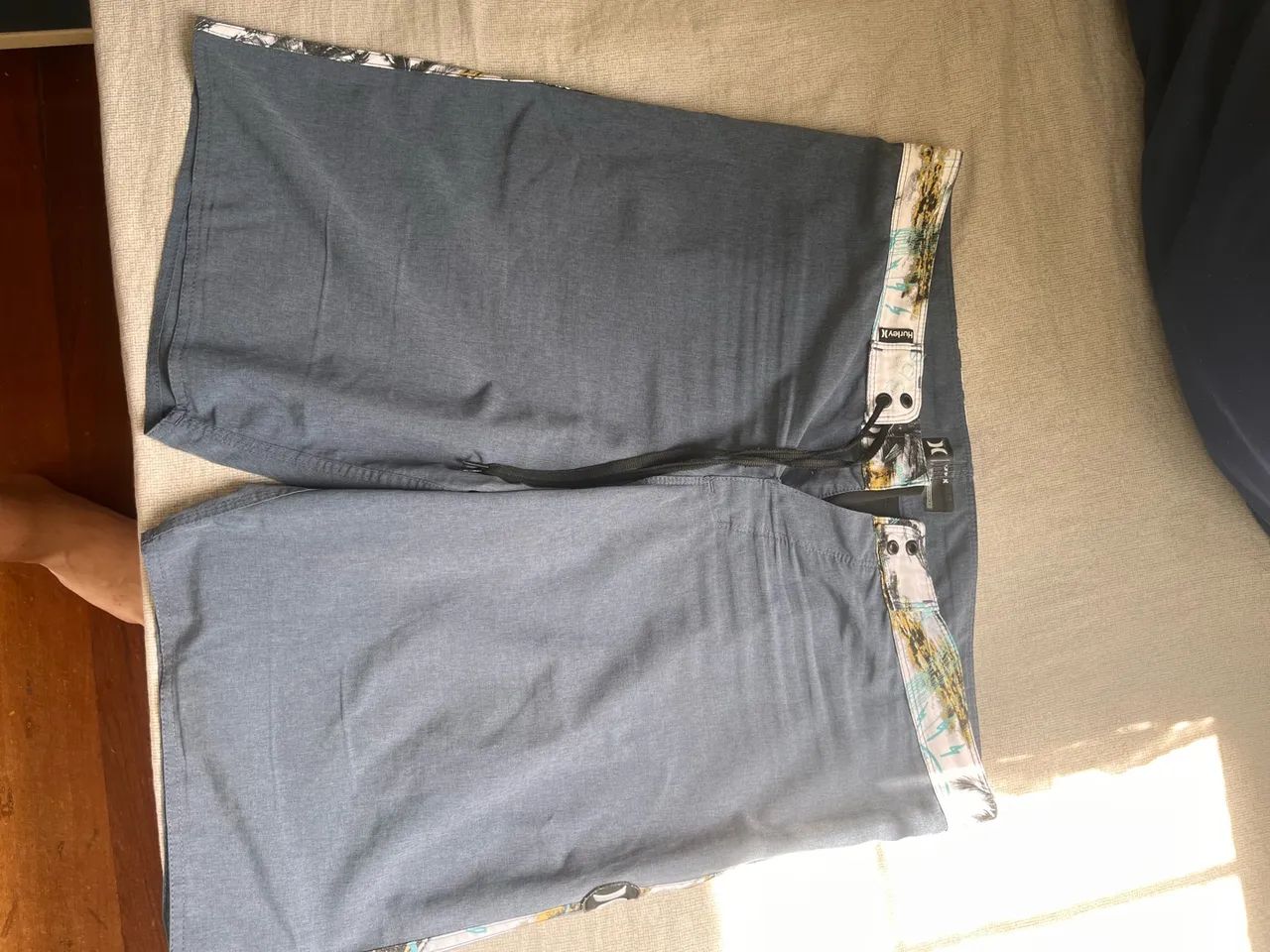 Short Hurley azul claro em ótimo estado