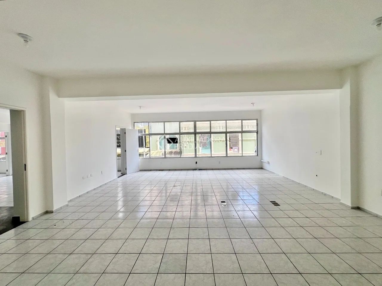 Sala comercial com 460m² e mezanino no Centro de Florianópolis - Foto 5