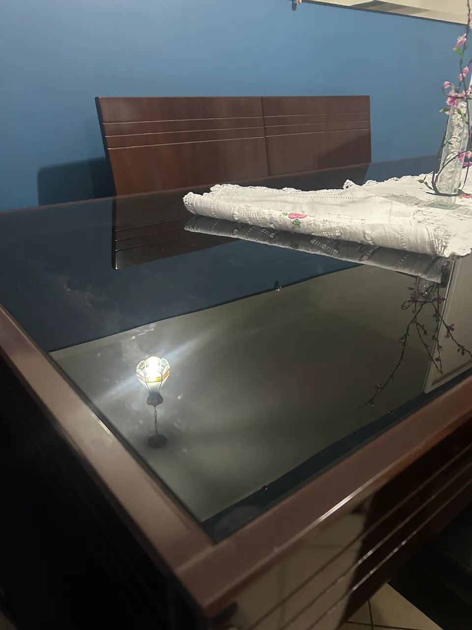 Mesa6 lugares madeira e vidro com cadeiras - Foto 4