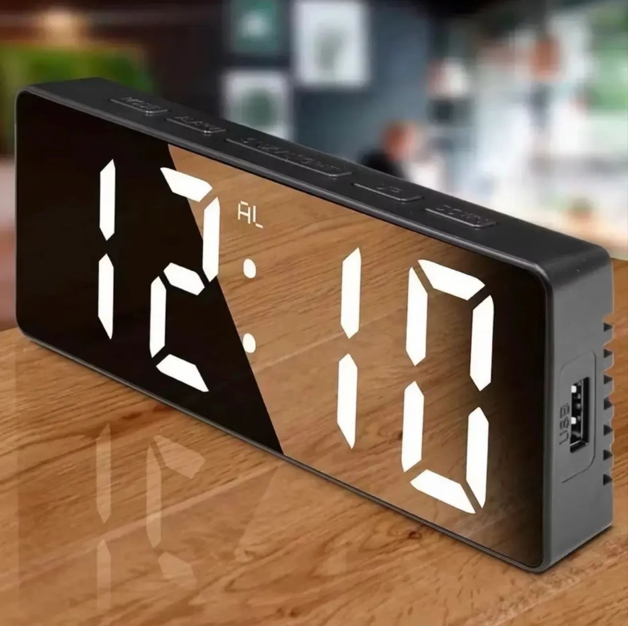 Relógio digital de mesa