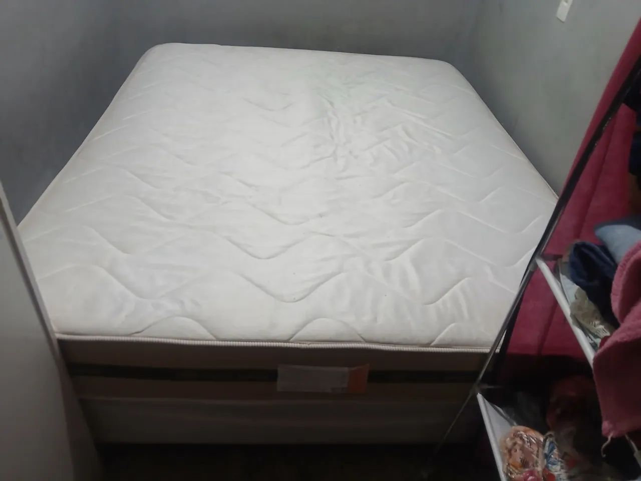 Cama Queen em ótimo estado seminova  - Foto 3