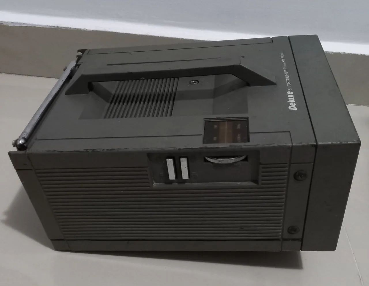 MINI TELEVISÃO PORTÁTIL BROKSONIC DELUXE(NÃO FUNCIONA) - Foto 2