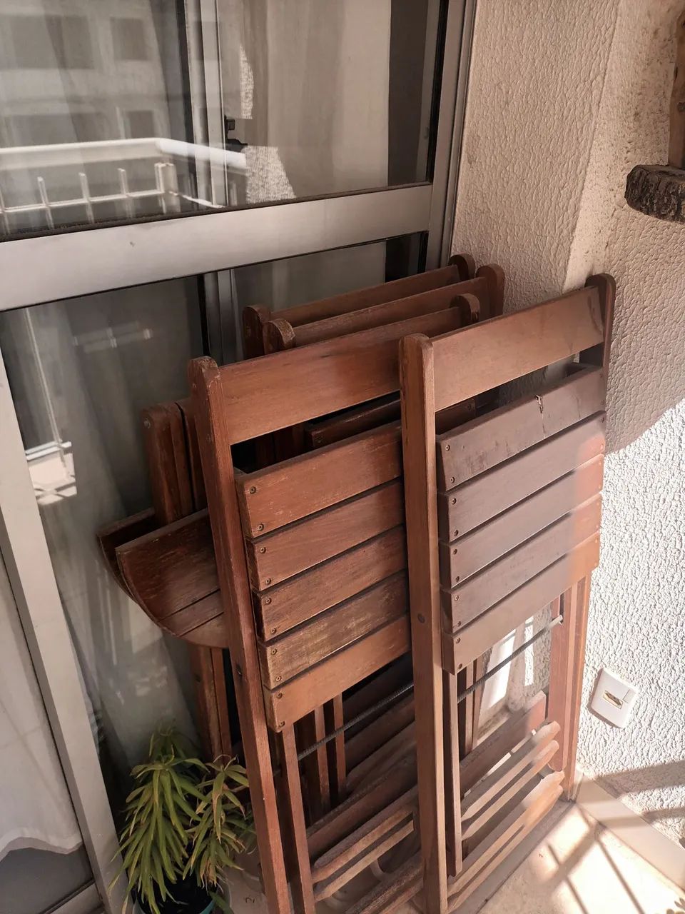Mesa bistrô com 4 cadeiras maciça