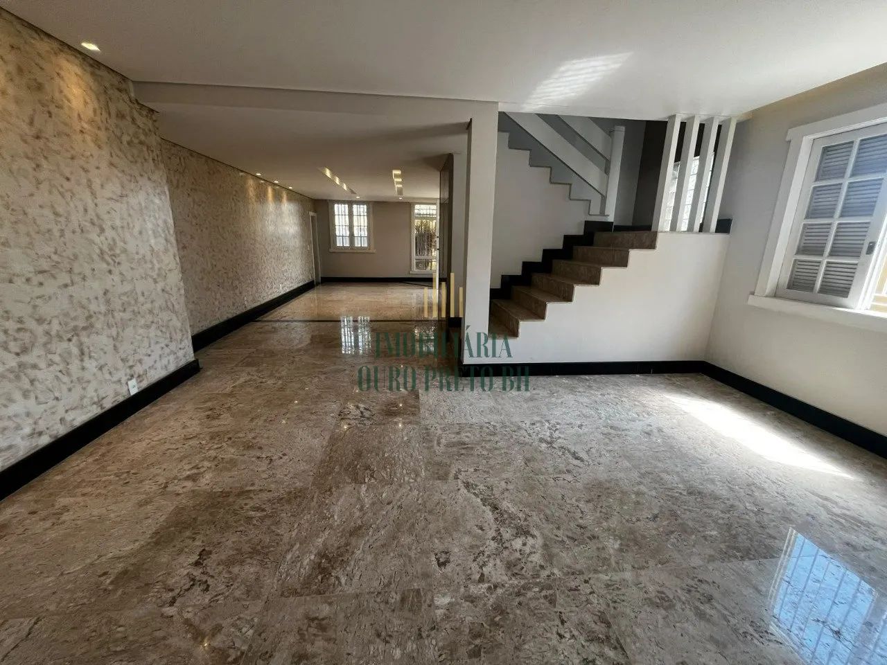 Casa Ampla e Sofisticada com 650m², 5 Quartos e 4 Vagas - Dona Clara - Foto 3