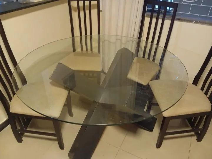 MESA COM TAMPO DE VIDRO REDONDO E 4 CADEIRAS  - Foto 4