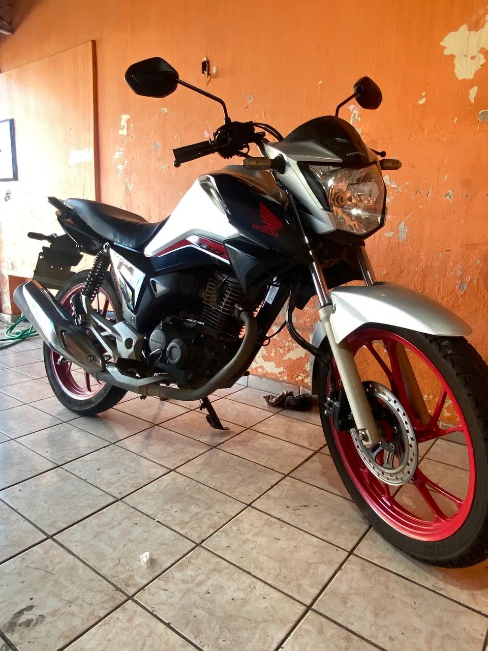 Titan 160 