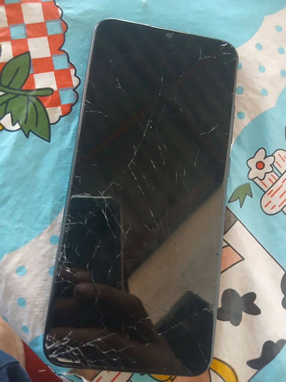 Celular trincado 70 funciona 