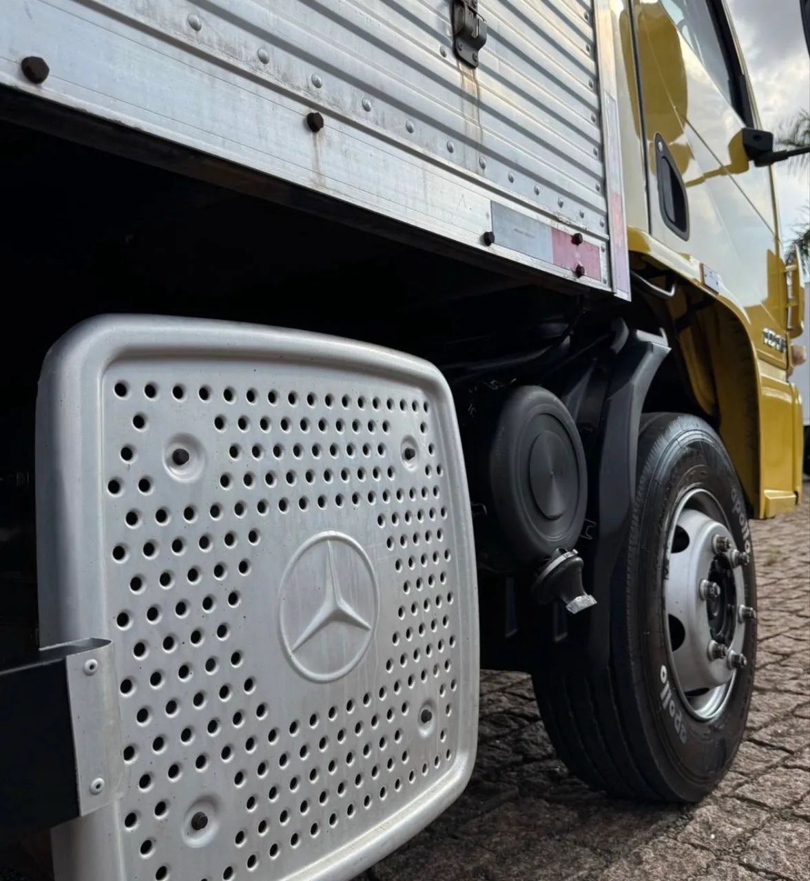 Caminhão  MB Accelo 815 Baú  - Foto 3