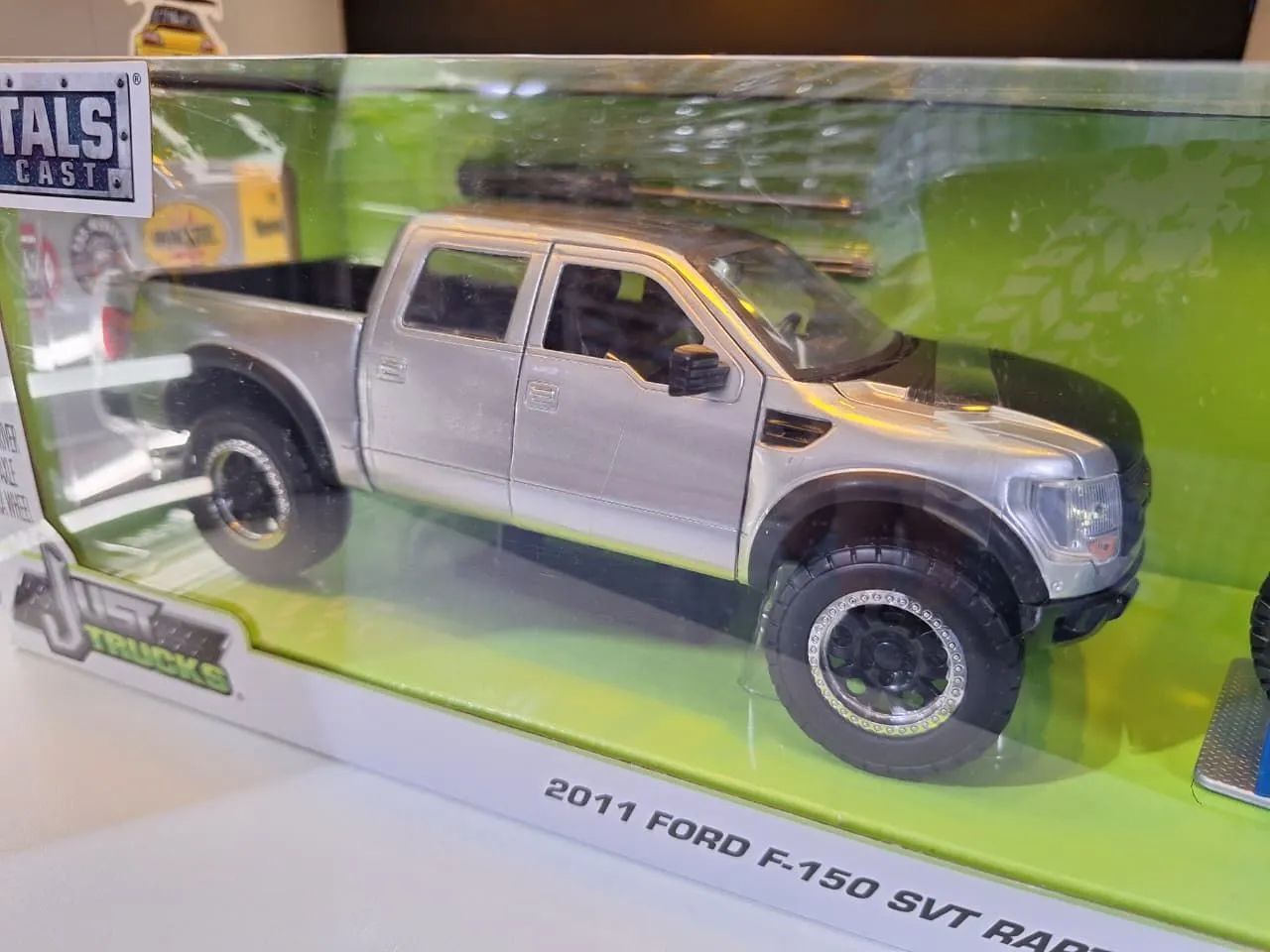 Miniatura 1/24 - Ford F-150 SVT Raptor 2011 - Jada (nova com caixa)