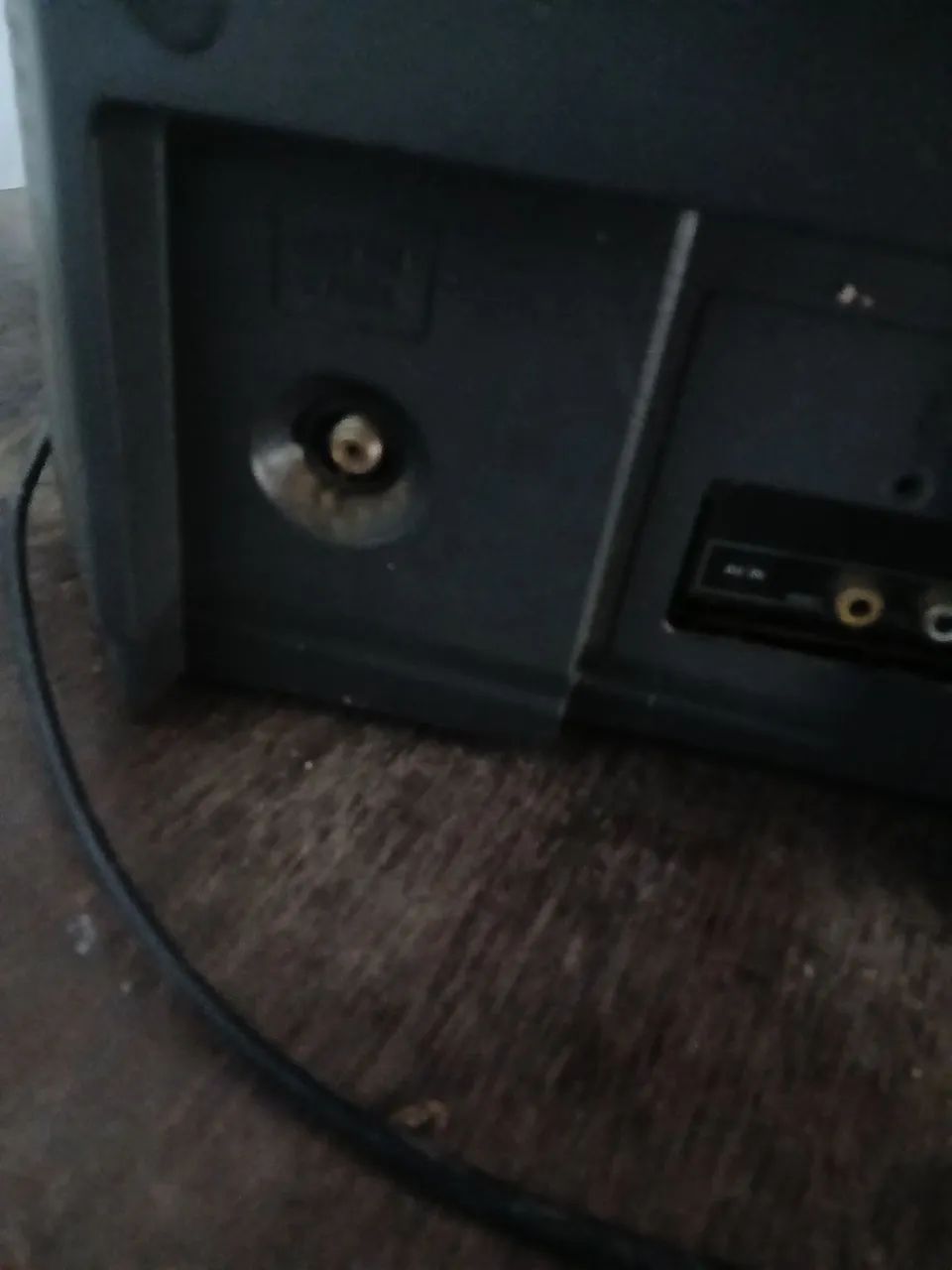 Vendo uma televisão 21 polegadas, 50 reais funcionando , não tem conversor  - Foto 5