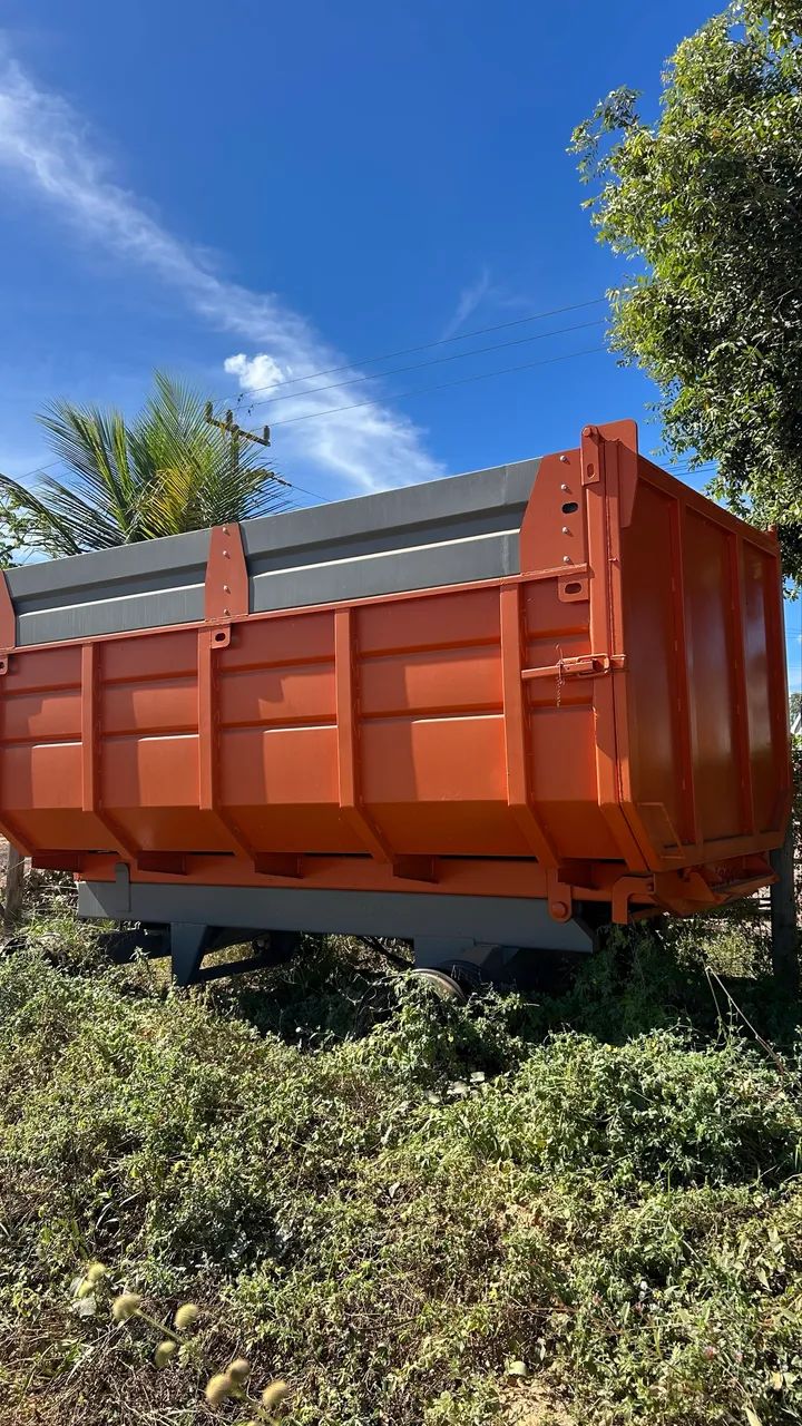 Carreta forrageira basculante 
