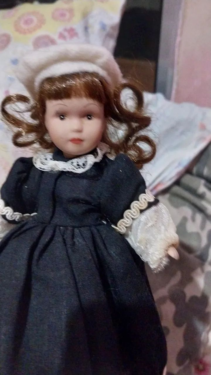 4 bonecas de porcelanas pequena  - Foto 2