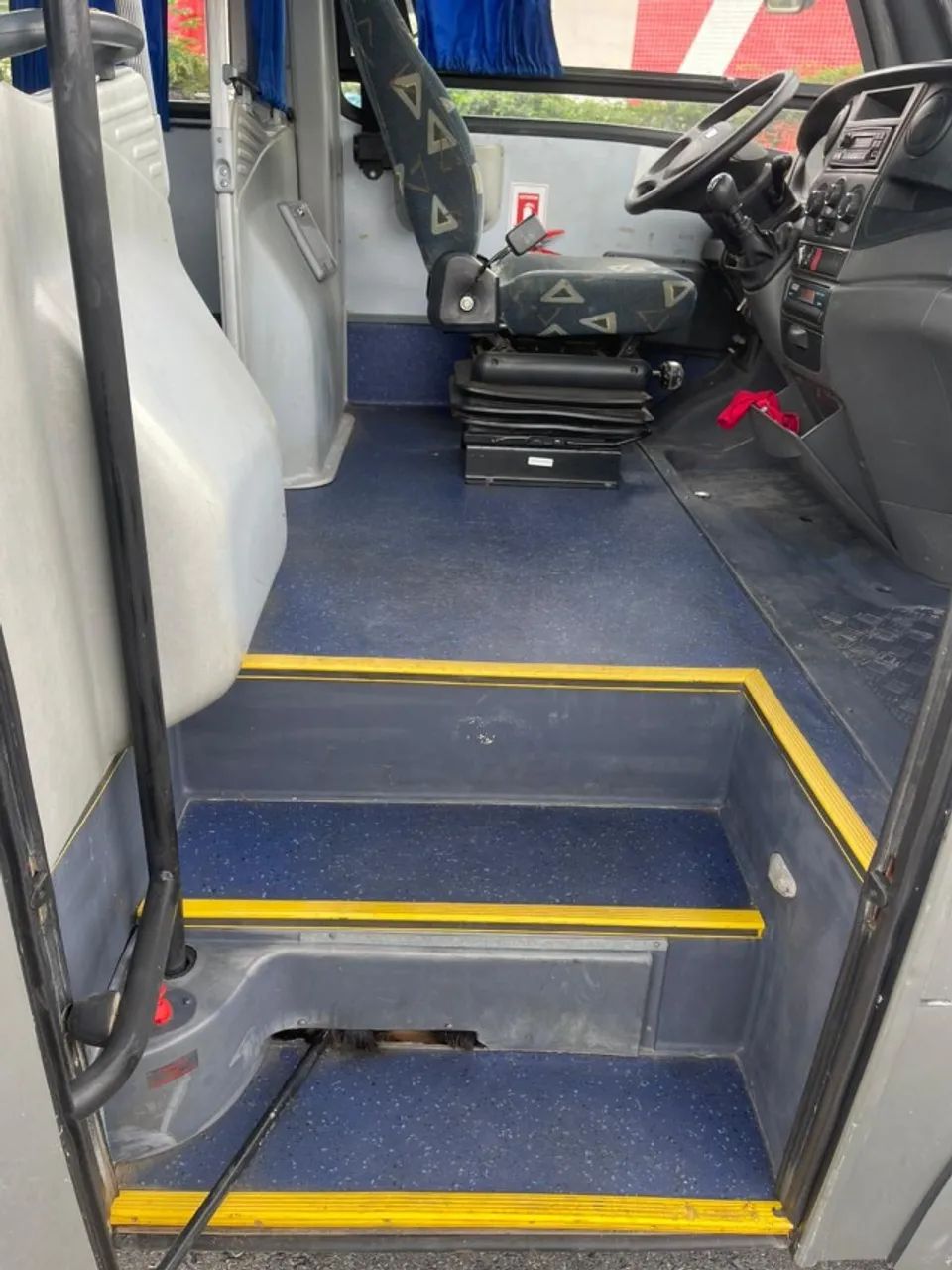 Micro-ônibus Iveco 70C17 CityClass 2013/2014 - R$ 135.000 - Foto 3