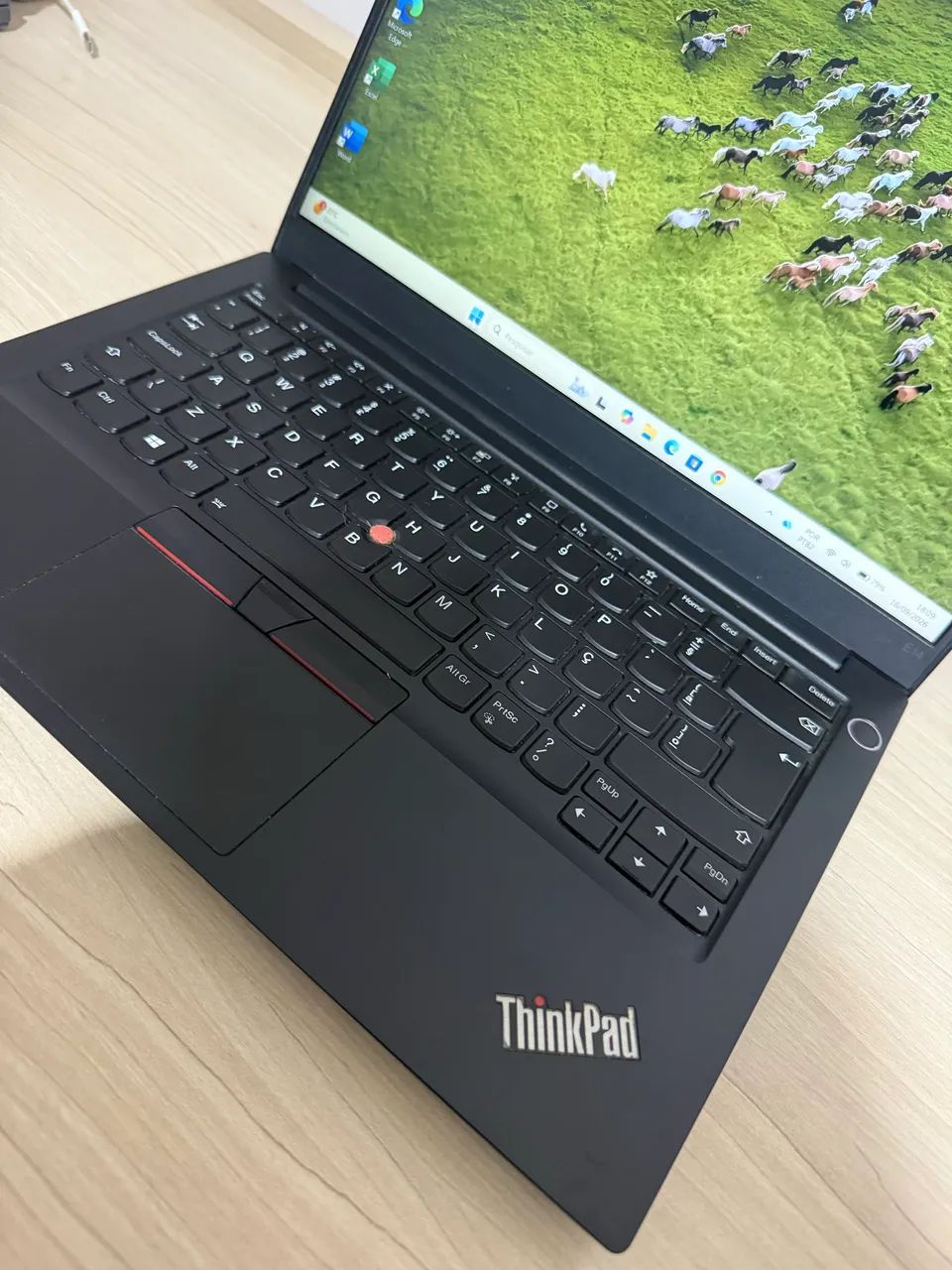 Vendo notebook Lenovo Thinkpad Ryzen 5 - Foto 3