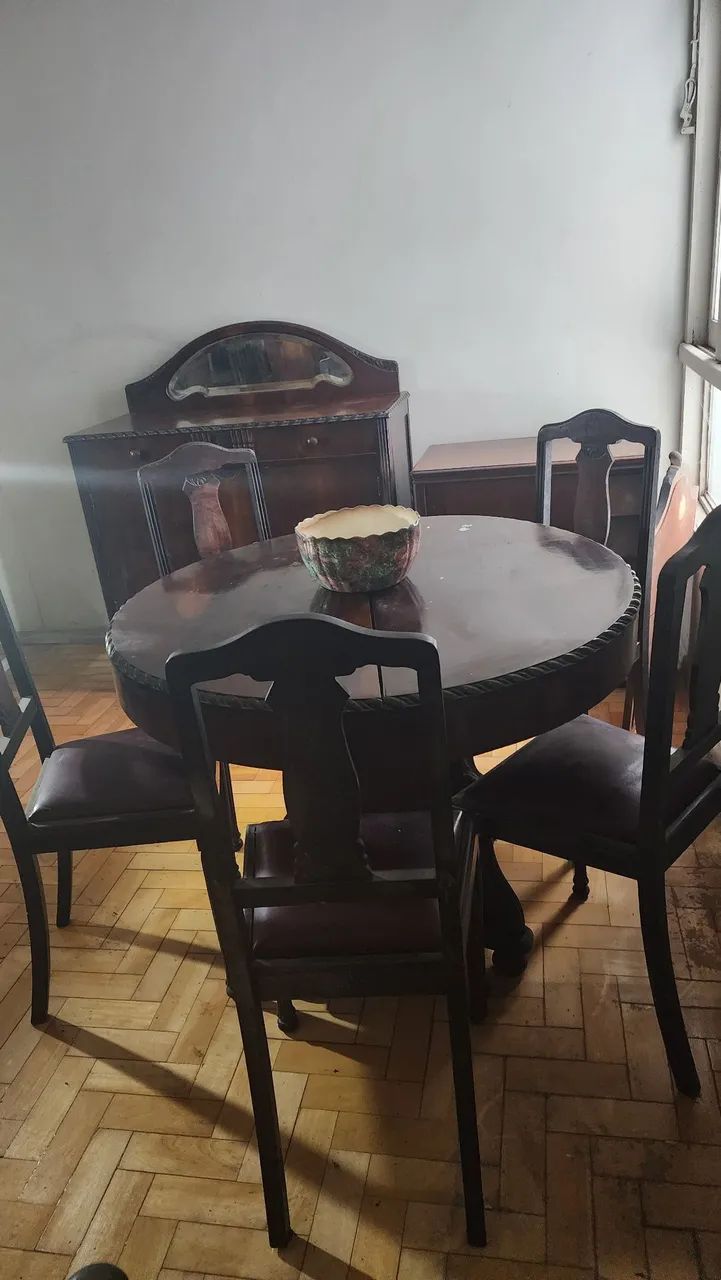 Mesa de antiga com 05 cadeiras - Foto 3