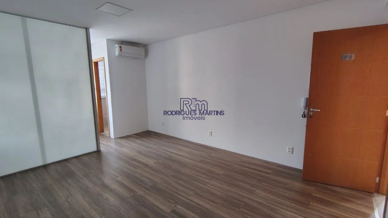 ALUGA-SE SALA COMERCIAL NO CAIÇARA.