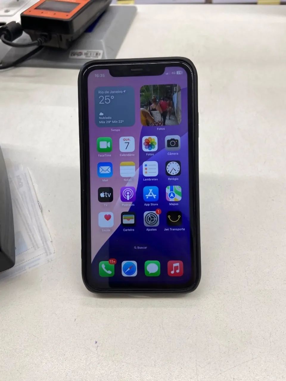 Vendo IPhone 11 muito novo - Foto 3