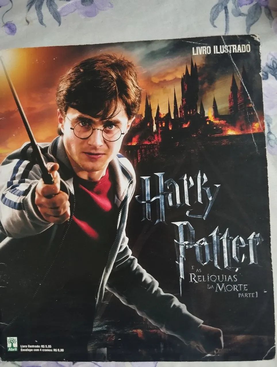 Álbum livro ilustrado Harry Potter ( com algumas figurinhas)