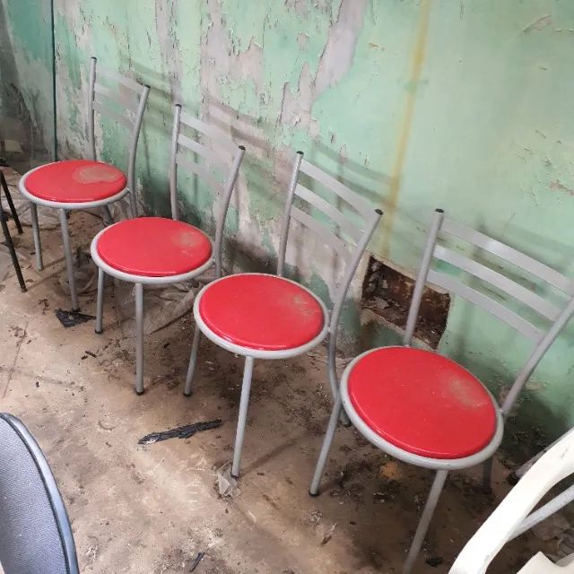 4 Cadeiras De Ferro Assento Vermelho - Foto 2