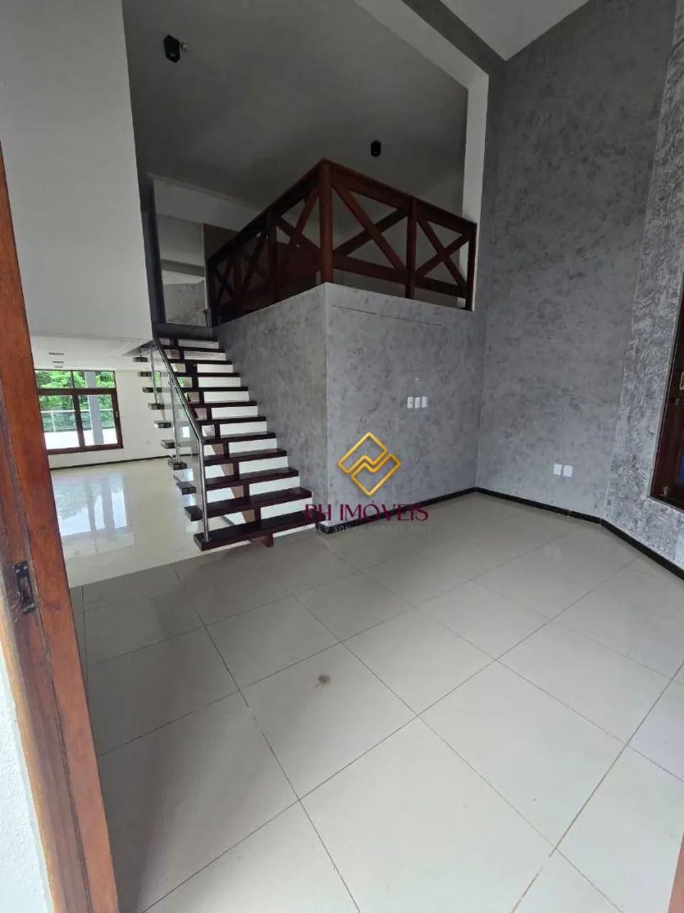 Casa Duplex com Ampla Área Externa e 5 dormitórios - 480m² - Foto 3