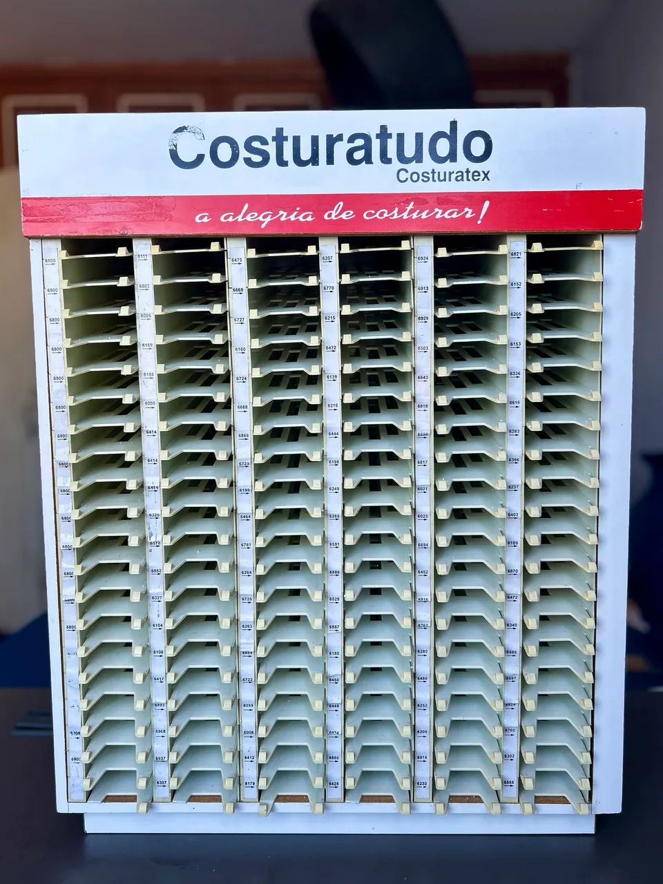 Expositor de Linha em Madeira | Porta Linhas para Ateliê, Armarinho ou Costureira