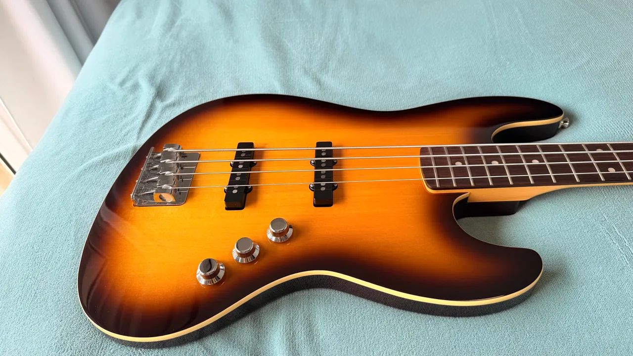 Fender Aerodyne Jazz Bass MIJ Japão Impecável | Estado de Novo