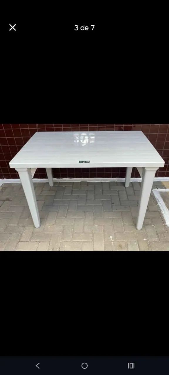 Mesa plastica desmontavel pra 6 cadeiras  obs: só a mesa
