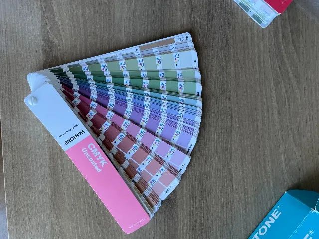 Pantone Formula Guide | Coated & Uncoated - Hobbies e coleções