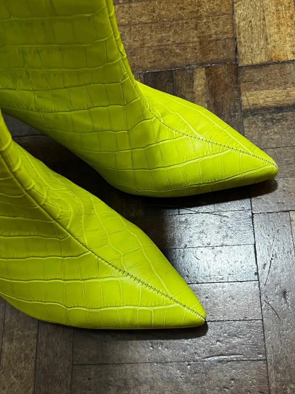 Bota Arezzo, verde neon, tamanho 37 nunca usada  - Foto 2
