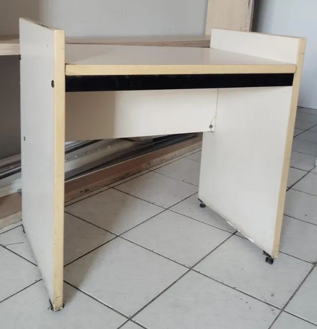 Mesinha Multiuso Compacta - Ideal para Estudos ou Escritório - Foto 2
